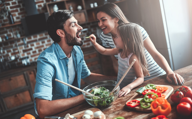 Crianças podem ser promotoras de hábitos alimentares saudáveis em casa