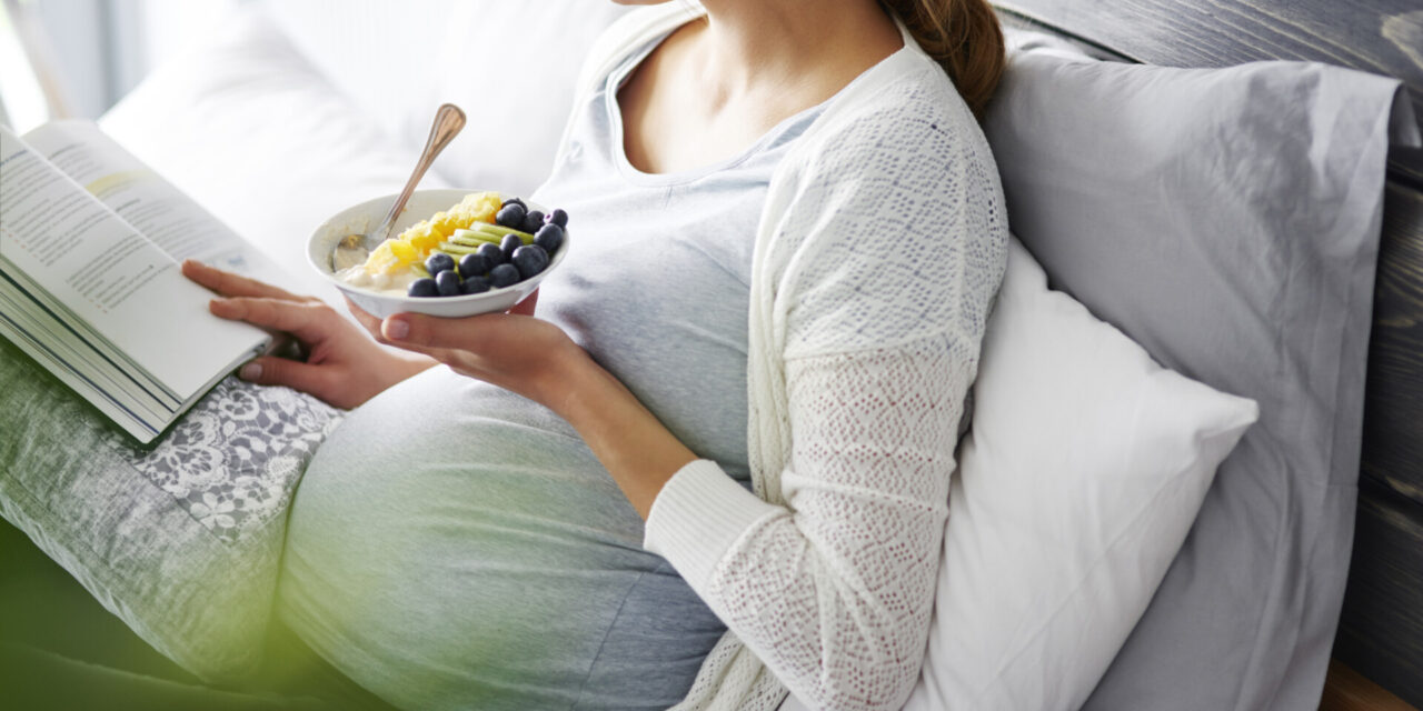Alimentação saudável reduz risco de complicações comuns na gravidez